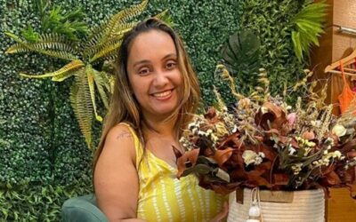 Ela criou uma empresa de arranjos de flores secas e faturou   R$ 700 mil em menos de um ano